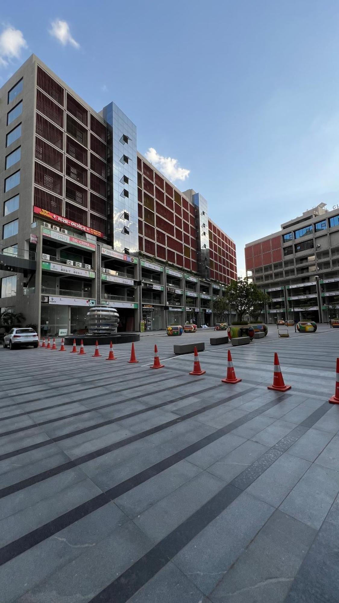 Hotel Downtown กันตินาการ์ ภายนอก รูปภาพ