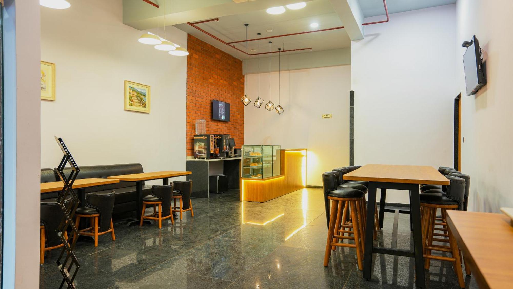 Hotel Downtown กันตินาการ์ ภายนอก รูปภาพ