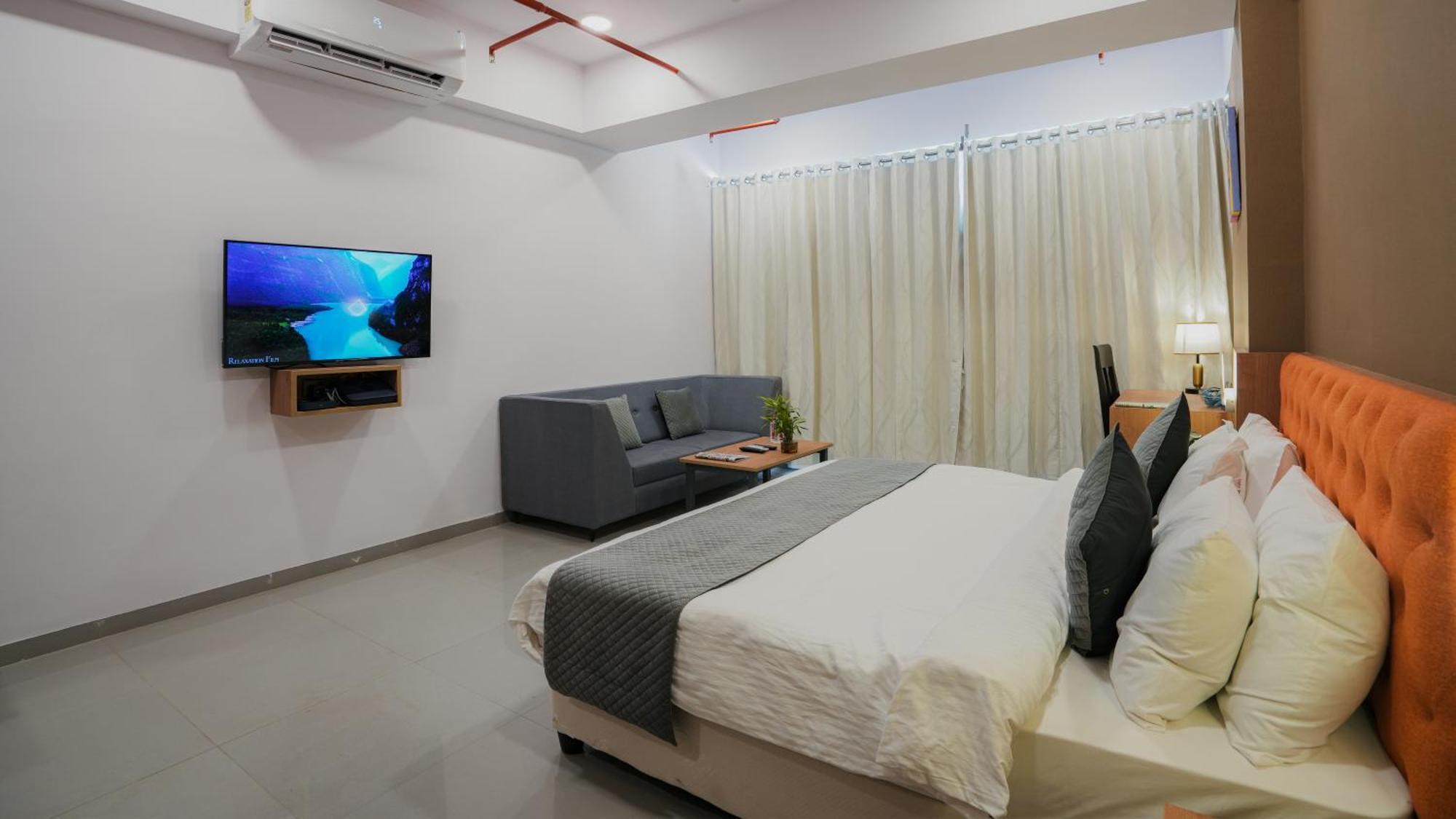 Hotel Downtown กันตินาการ์ ภายนอก รูปภาพ