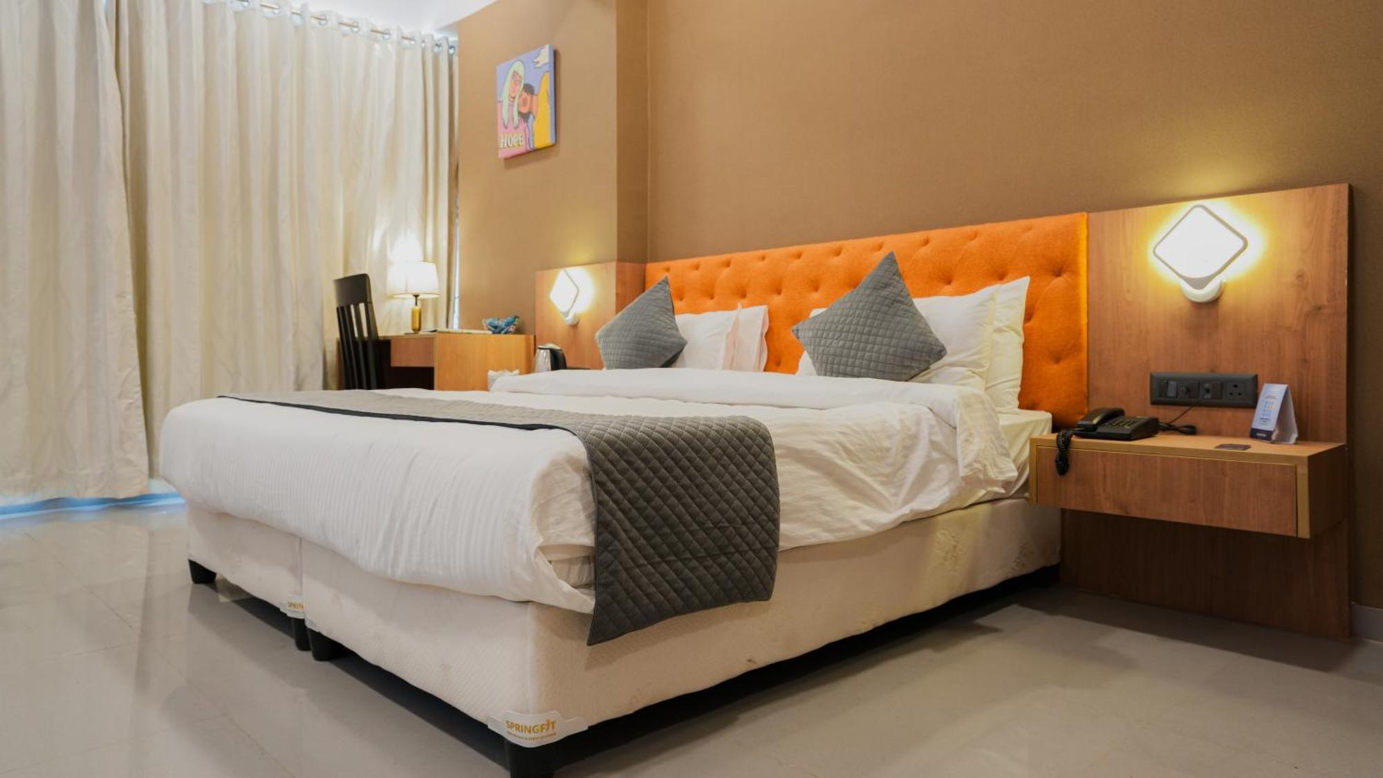 Hotel Downtown กันตินาการ์ ภายนอก รูปภาพ
