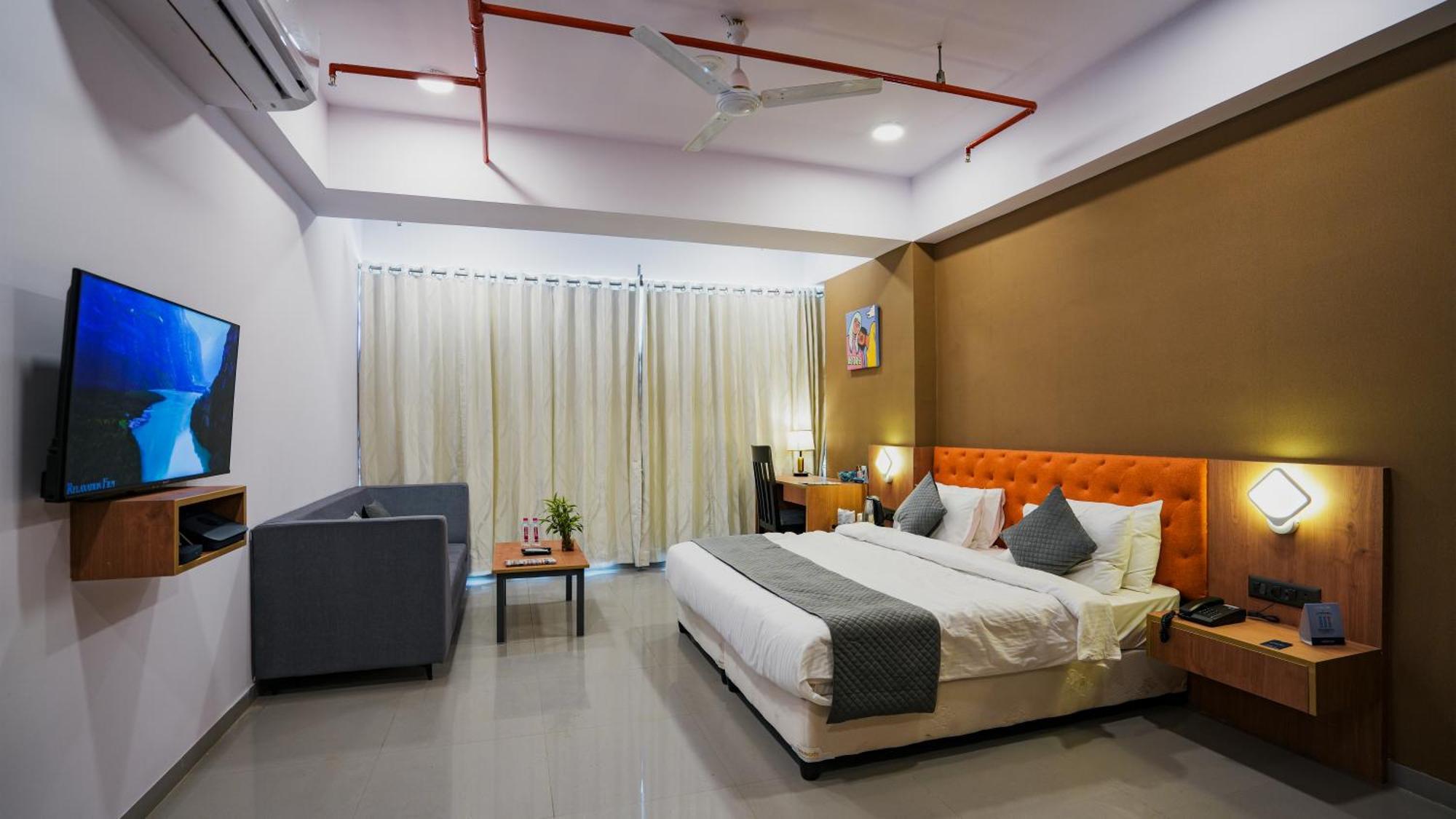 Hotel Downtown กันตินาการ์ ภายนอก รูปภาพ